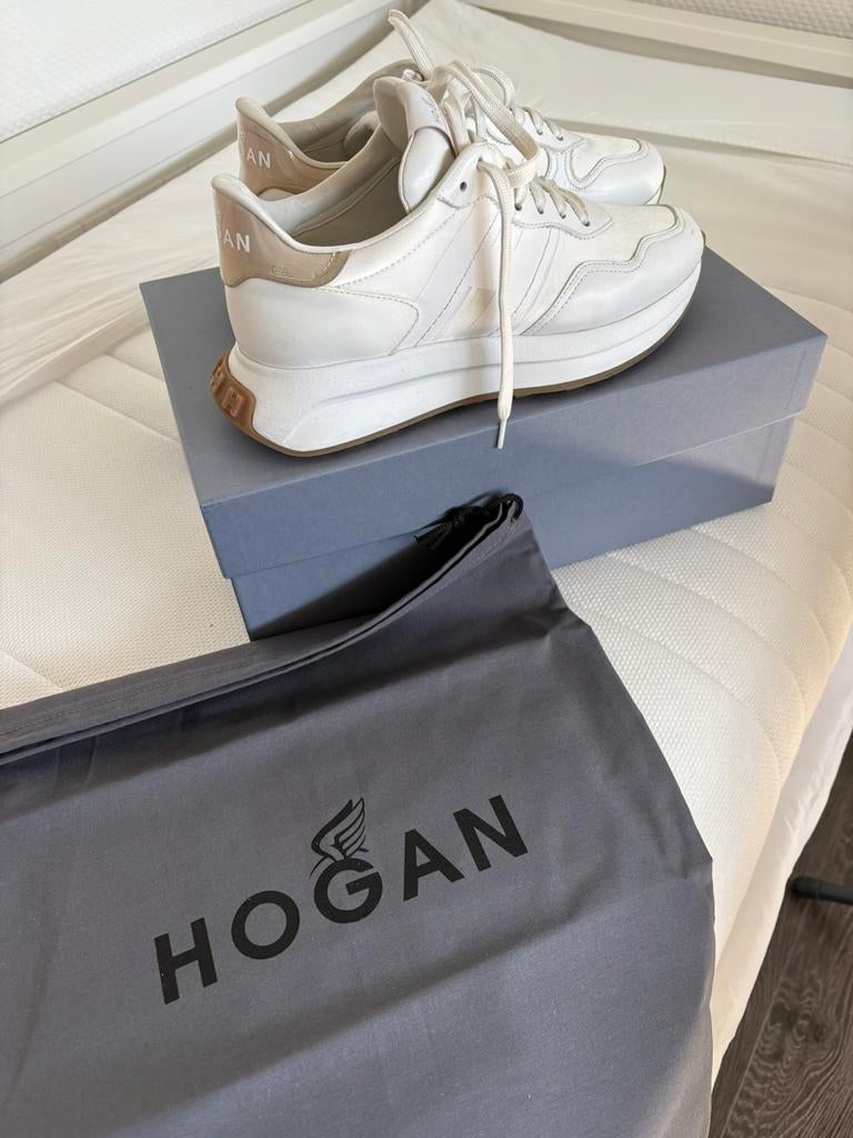 Hogan witte sneakers maat 40, Kleding | Dames, Schoenen, Wit, Ophalen of Verzenden, Sneakers of Gympen, Gedragen