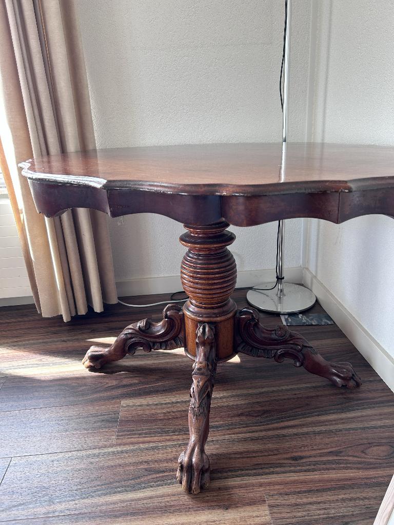 Rococo pedestal tafel, Ophalen