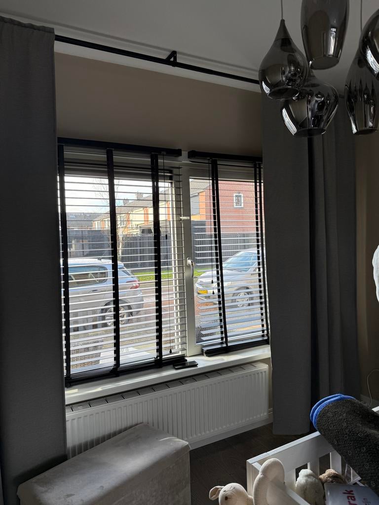 Racka Gordijnrail - 4 stuks inclusief 8 stuks gordijnen, Minder dan 50 cm, Gebruikt, Zwart, Ophalen of Verzenden