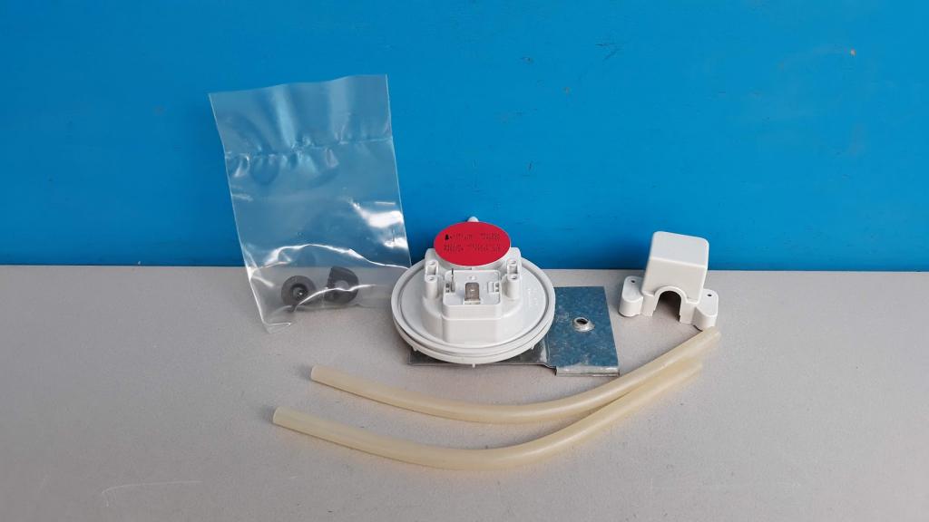 Luchtdrukschakelaar Vailant VC/W 182, 242 Art.nr.: 050521, Niet ingevuld, Gebruikt, Cv-ketel of Combi-ketel, Niet ingevuld