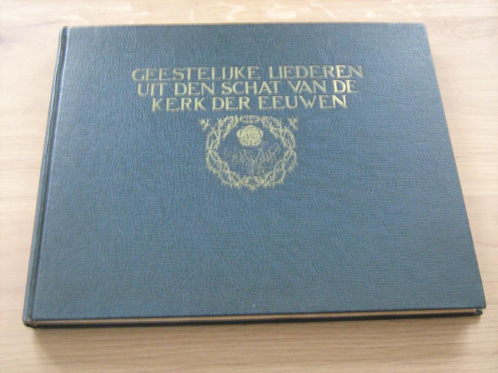Antiek Boek met ± 200 Geestelijke Liederen, Ophalen of Verzenden