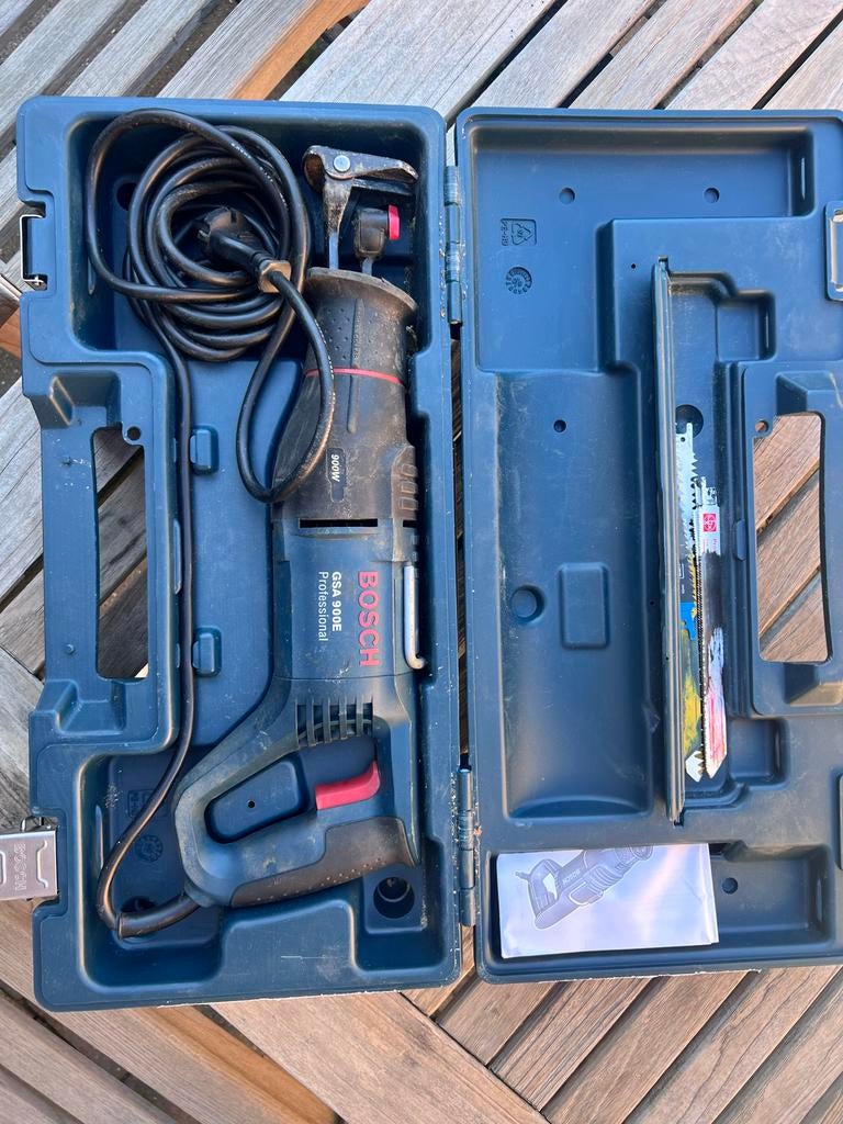 Bosch Professional reciprozaag GSA 900E, Gebruikt, 70 mm of meer, 600 tot 1200 watt, Ophalen of Verzenden
