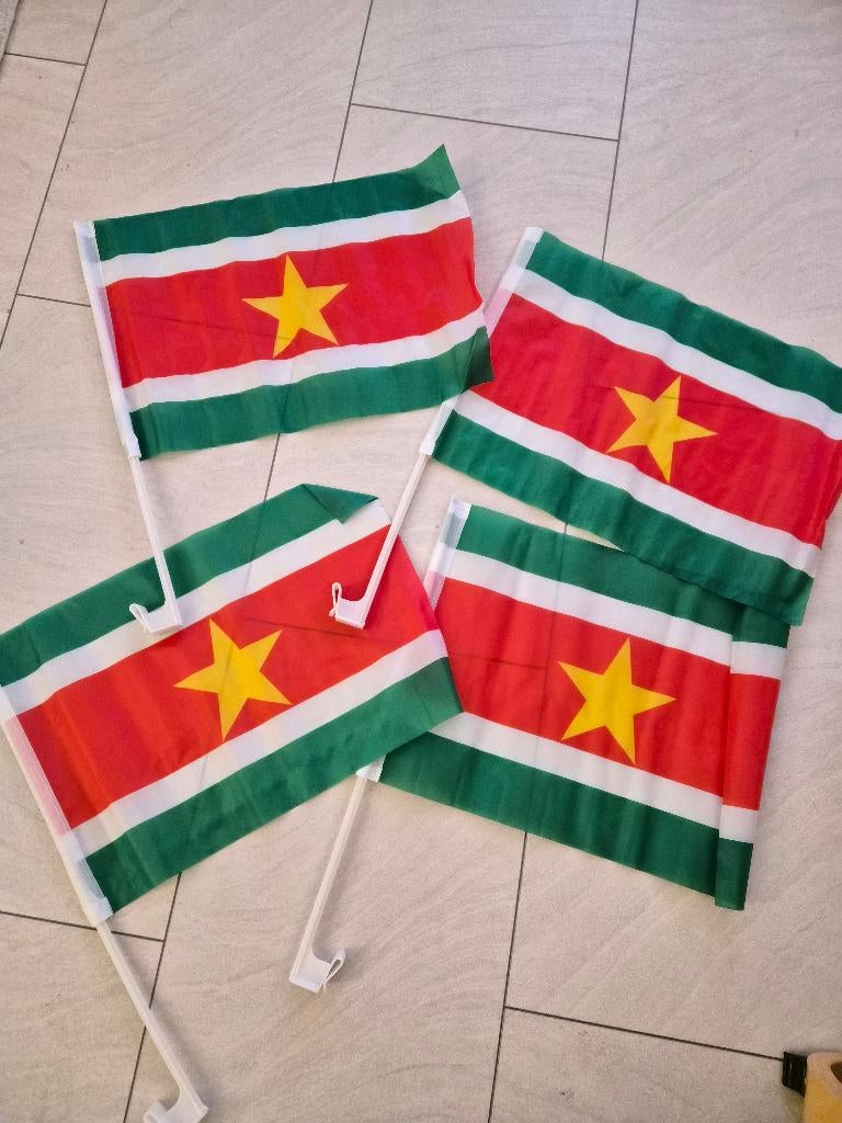 Nieuw. 4x Surinaamse vlaggen voor op autodak, Diversen, Ophalen of Verzenden, Nieuw