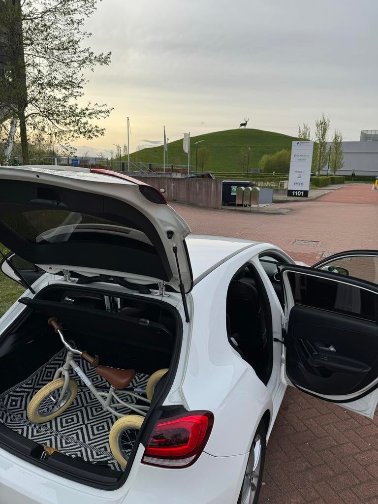 Mercedes-Benz A-Klasse A 200 163pk 7G-DCT 2018 Wit, Auto's, Mercedes-Benz, Zwart, 4 cilinders, Leder en Stof, Origineel Nederlands