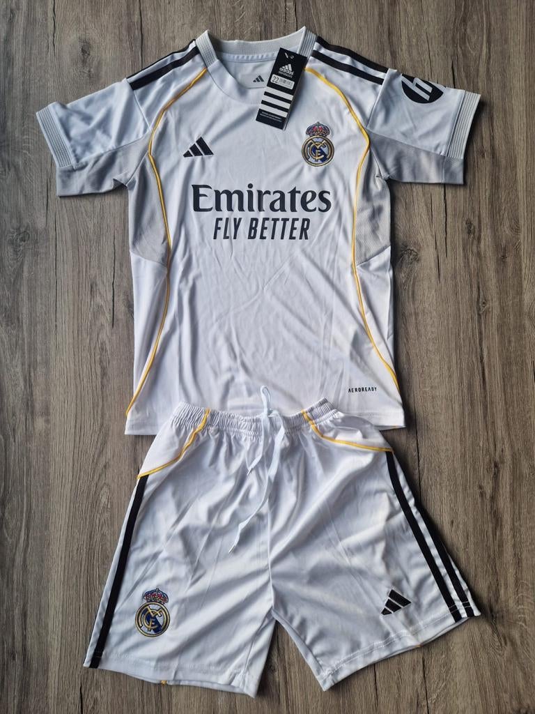 Real Madrid tenue maat 134-140, Maat XS of kleiner, Ophalen of Verzenden, Nieuw, Set