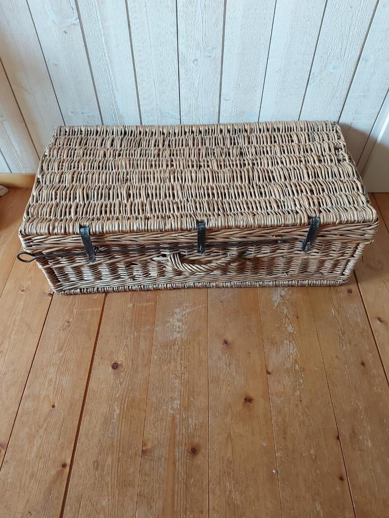 Mand met oude sluiting, Ophalen