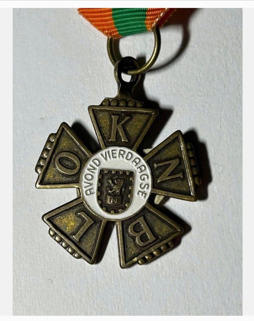 Medaille Avond Vierdaagse, Totale maat 8 cm, Ophalen of Verzenden, Overige materialen, Nederland