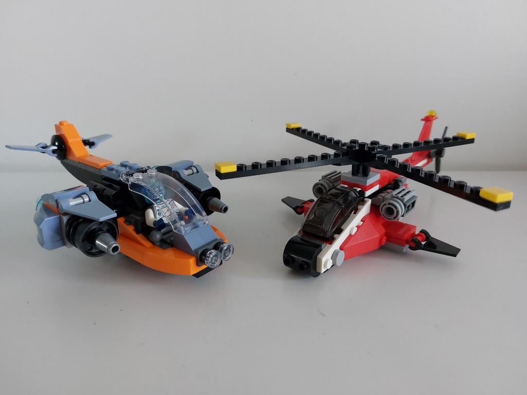 Lego Creator, 31057 Air Blazer + 31111 Cyber Drone, compleet, Compleet, Lego, Ophalen of Verzenden, Zo goed als nieuw