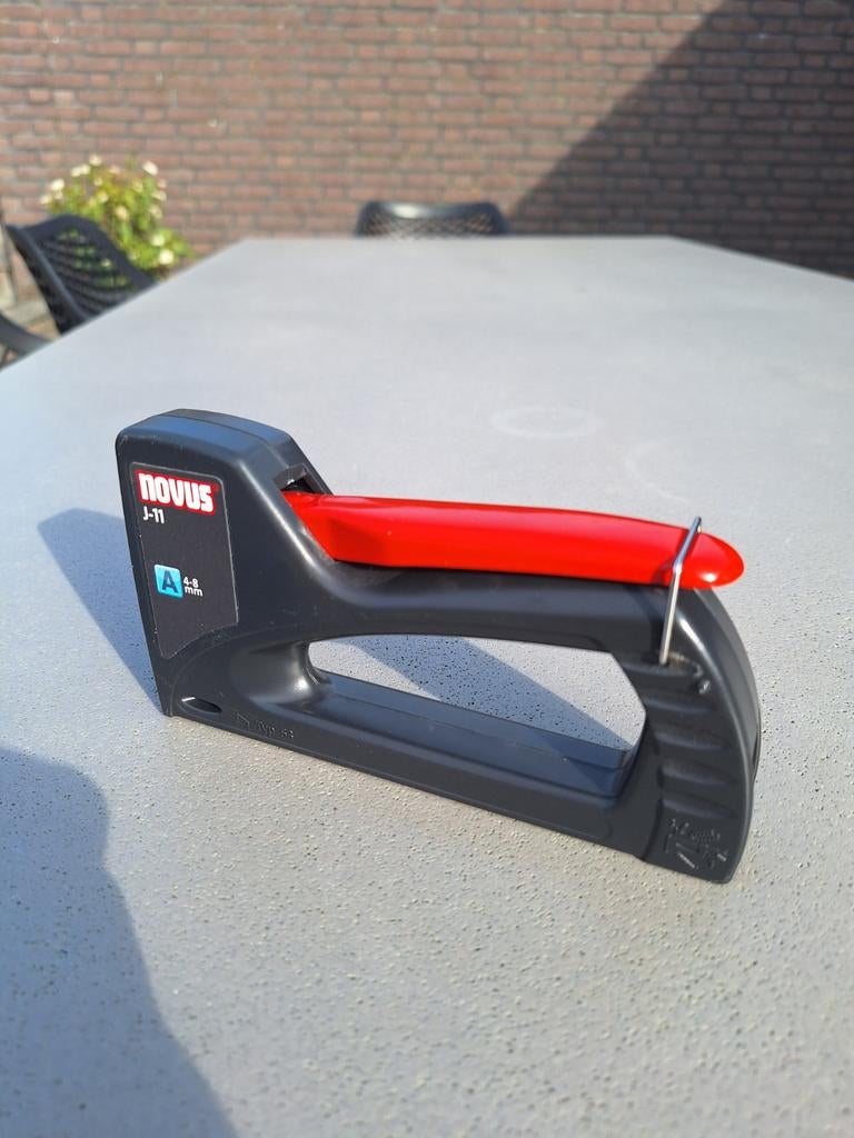 Novus J-11 Handtacker - Compact en Krachtig, Ophalen of Verzenden