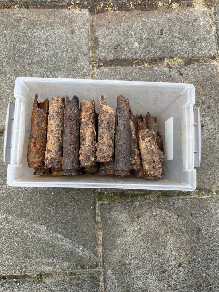 33x Duitse 2CM FlaK Bodemvondst hulzen IJzer WW2, Ophalen of Verzenden, Landmacht, Duitsland, Hulzen of Bodemvondsten