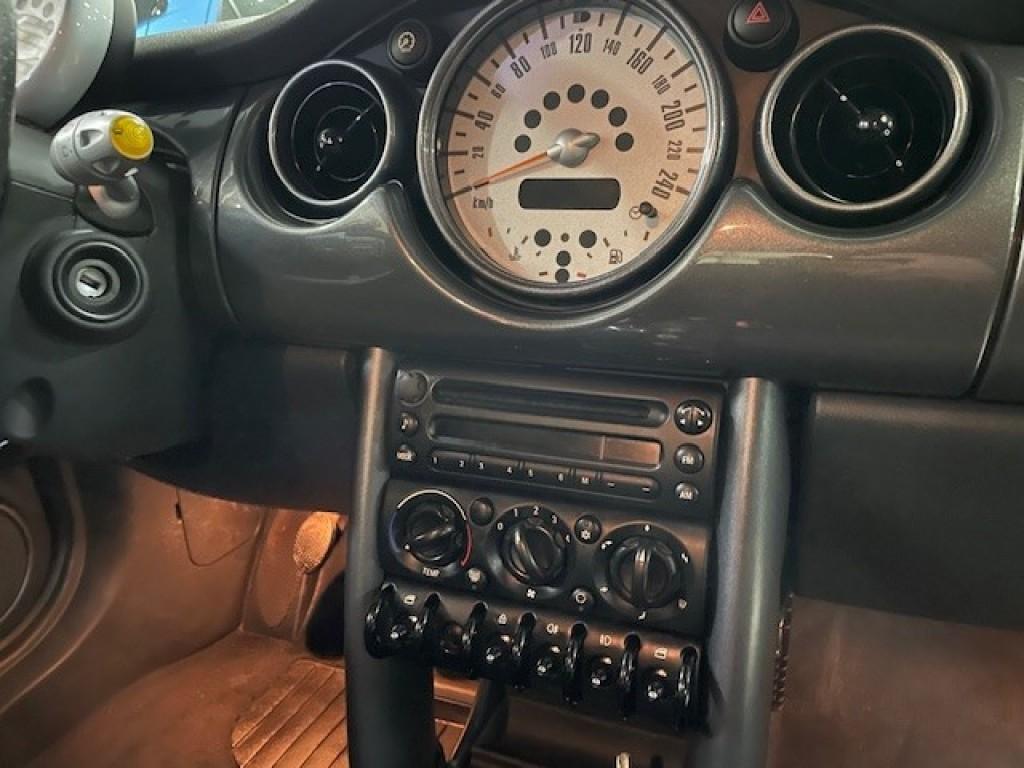 Mini COOPER 1.6 COOPER PEPPER / AIRCO / CRUISE / CV / ZWART, Auto's, Mini, Voorwielaandrijving, Gebruikt, Huisgarantie, 4 cilinders