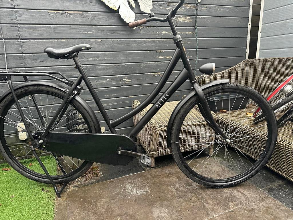 Altec Damesfiets 28 inch met verlichting en slot, Fietsen en Brommers, Fietsen | Dames | Damesfietsen, Overige merken, (Extra) lage instap