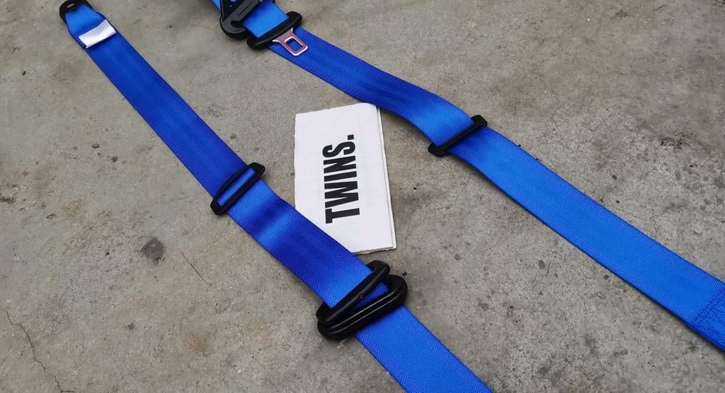 Gordel/Blauw/Rood/ Estrima Biro/Seat Belts/Blue, Ophalen of Verzenden, Nieuw, Overige schalen, Onderdeel