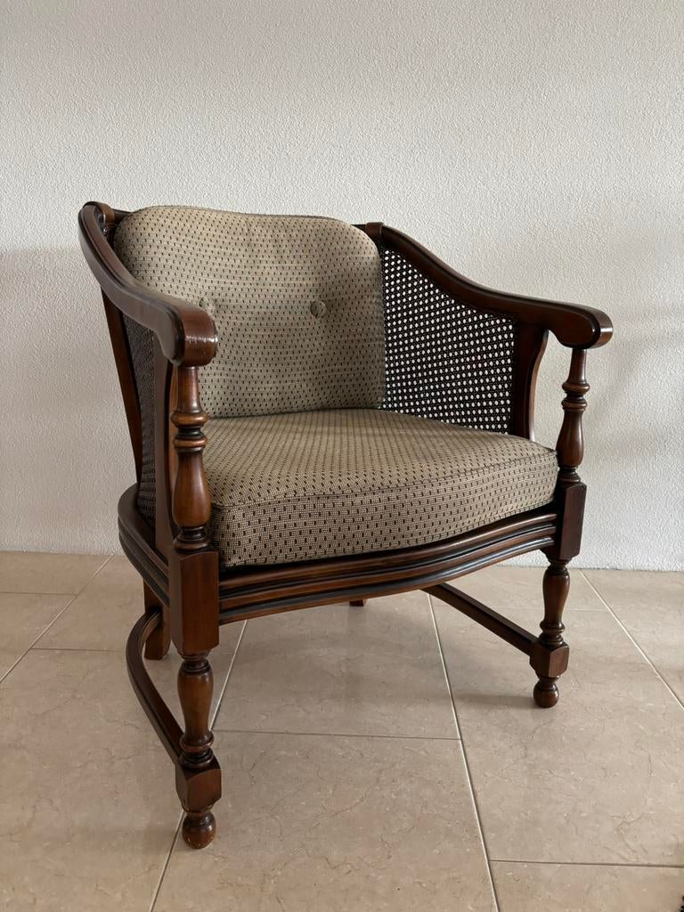 Antiek houten stoel met webbing rugleuning, nieuwe stofering, Ophalen