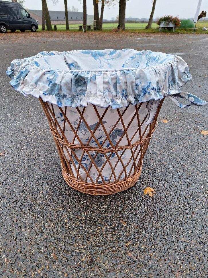 rieten mand, rond model, Huis en Inrichting, Woonaccessoires | Schalen en Manden, Zo goed als nieuw, Mand, Rond, Riet, Ophalen