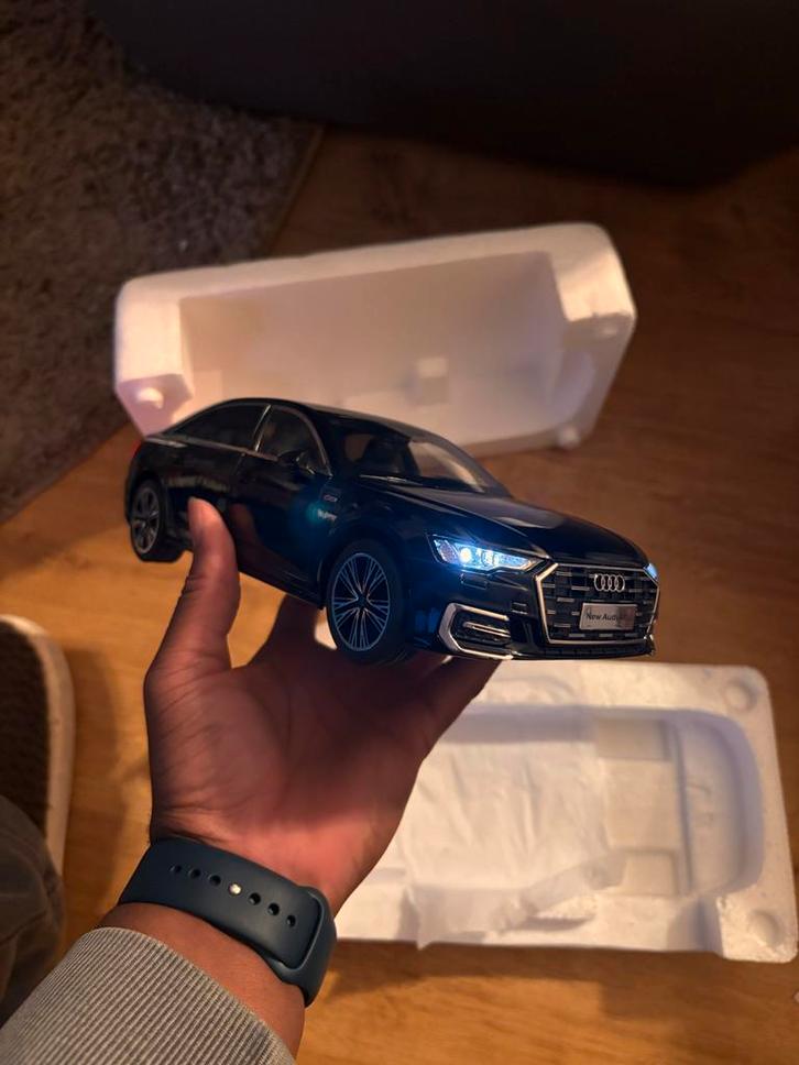 Audi A8 L Modelauto - Zwart, Zo goed als nieuw, Hobby en Vrije tijd, Modelauto's | 1:18, Zo goed als nieuw, Auto, Overige merken