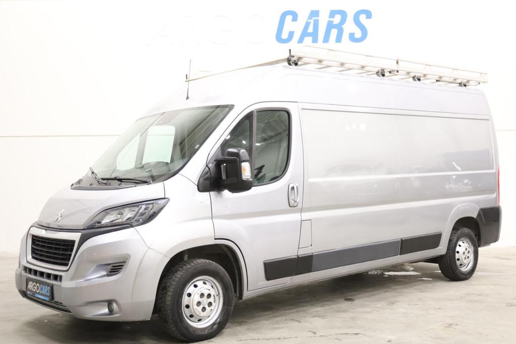 Peugeot Boxer 2.2 BlueHDi L3/H2 GRIJS 165PK LED IMPERIAAL NA, Auto's, Bestelauto's, Voorwielaandrijving, Stof, Gebruikt, Zwart