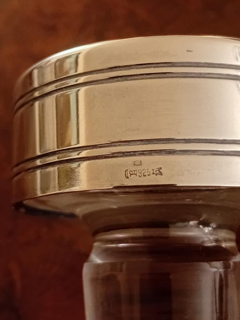 Antieke kristallen karaf met zilveren dop, Ophalen