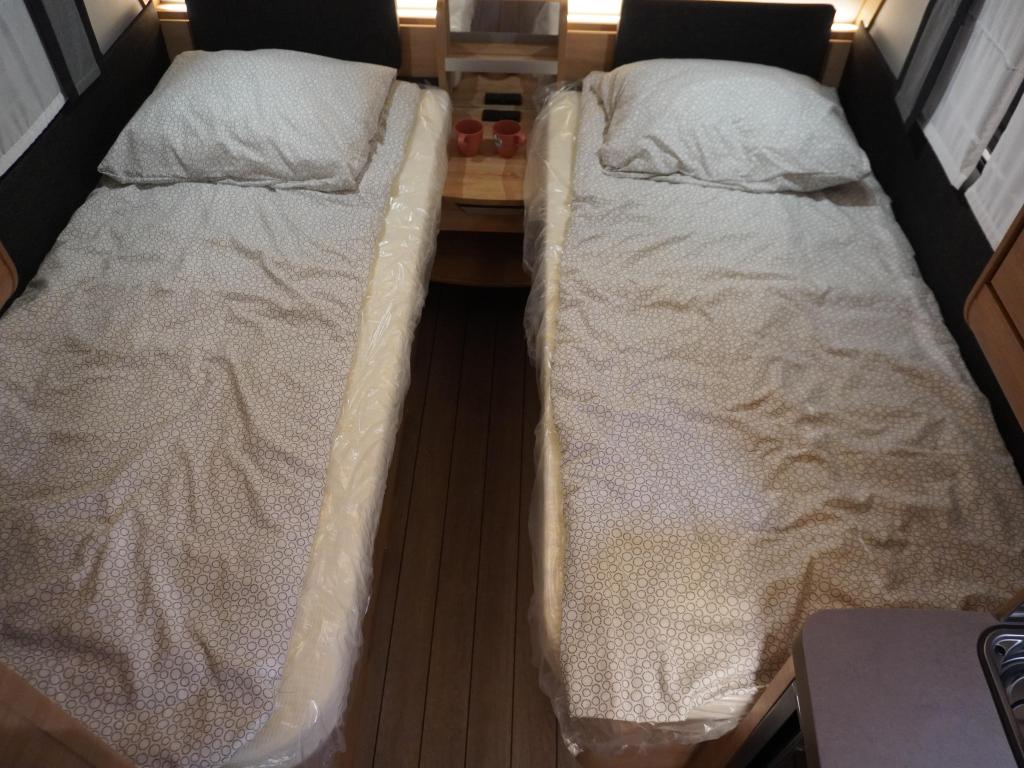 Knaus Sudwind Black Selection 460 EU ENKELE BEDDEN, Caravans en Kamperen, Overige typen, 5 tot 6 meter, Knaus, Schokbreker