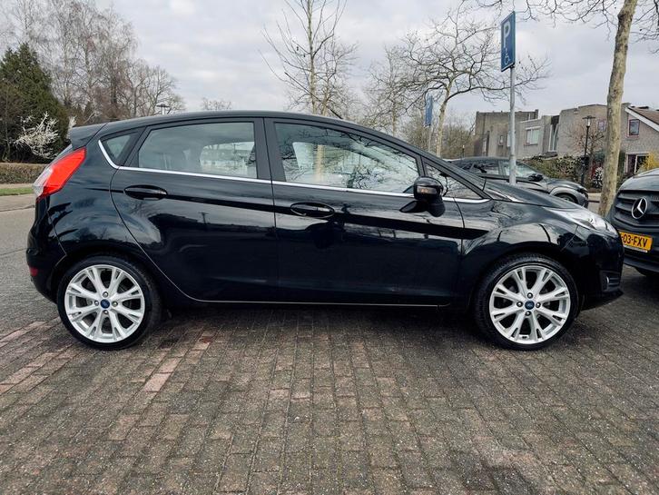 Ford Fiësta 1.0 100PK 5D 2016 Zwart Titanium NL NAP 17” inch, Auto's, Ford, Particulier, Fiësta, ABS, Achteruitrijcamera, Airbags