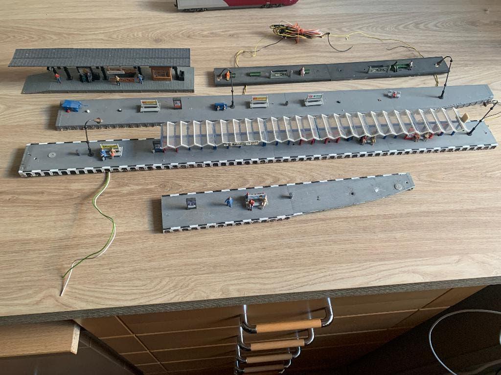 Perron's  en onderdelen  pllus  reizigers, Overige merken, Gebruikt, Gelijkstroom of Wisselstroom, Brug, Tunnel of Gebouw