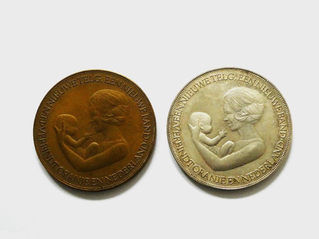 2 Beatrix Willem Alexander , geboorte penningen zilver brons, Postzegels en Munten, Ophalen of Verzenden, Zilver, Nederland