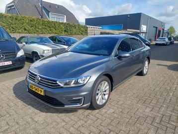 Volkswagen Passat 1.4 TSI GTE Connected Series (bj 2016)