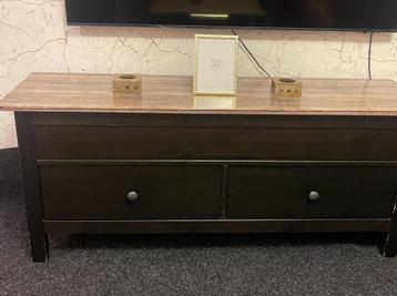 Tv-tafel met opbergruimte beschikbaar voor biedingen