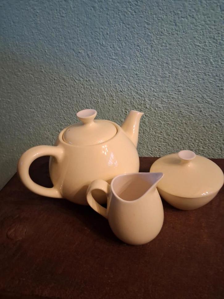 Petrus Regout Theepot, Melkkan, Suikerpot, Huis en Inrichting, Keuken | Servies, Gebruikt, Overige typen, Overige stijlen, Aardewerk