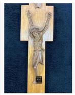 Antiek religieus beeld Jezus aan kruis, zeer oud, 35 x 11 cm, Ophalen of Verzenden