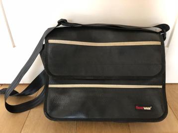 Laptoptas 15”  merk: feuer wear (oude brandslang design) beschikbaar voor biedingen
