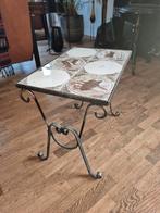 Bijzet tafel klassiek tegels met wild, stalen frame. Tegels., Huis en Inrichting, Tafels | Bijzettafels, Ophalen, Minder dan 45 cm