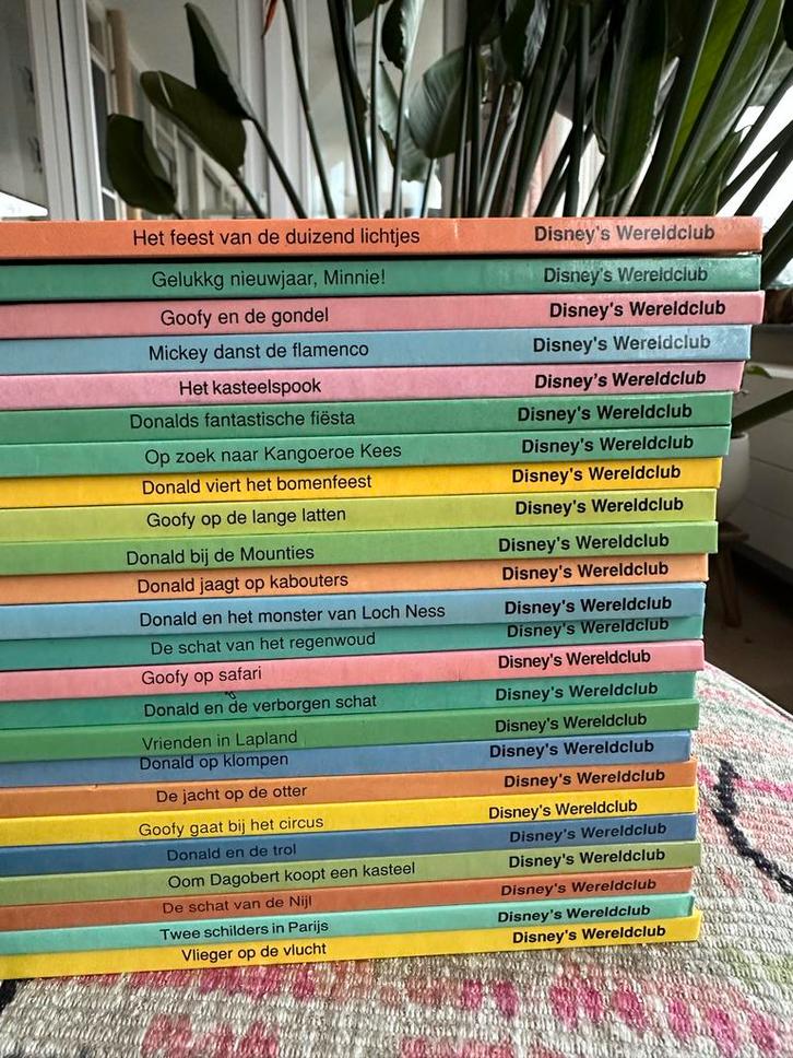 Disney's Wereldclub Verzameling 24 delen, Verzamelen, Disney, Zo goed als nieuw, Overige typen, Mickey Mouse, Ophalen of Verzenden