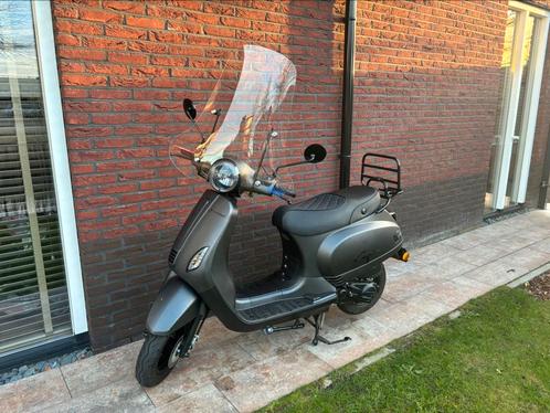 Santini capri scooter 2023 (digital edition), Fietsen en Brommers, Scooters | Overige merken, Zo goed als nieuw, Maximaal 25 km/u