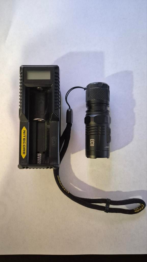 Nitecore EC11 Zaklamp + Oplader (Zonder Batterij/Kabel), Caravans en Kamperen, Zaklampen, Ophalen of Verzenden, Gebruikt