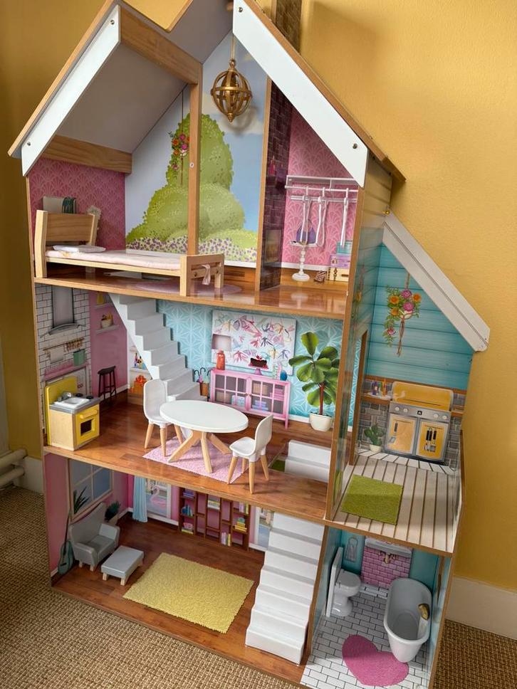 Super leuk Poppenhuis! Zoek niet verder! Ophalen in zeist, Verzamelen, Poppenhuizen en Toebehoren, Gebruikt, Poppenhuis, Ophalen