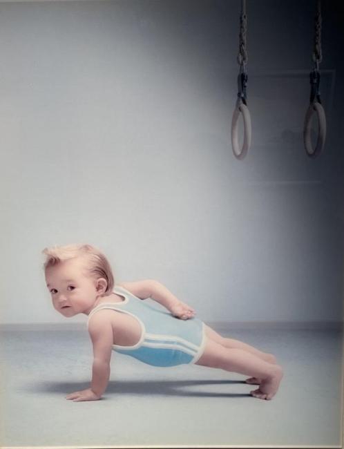 Paul Ruigrok - "Gym baby" - foto op dibond, achter plexiglas, Antiek en Kunst, Kunst | Tekeningen en Foto's, Ophalen of Verzenden
