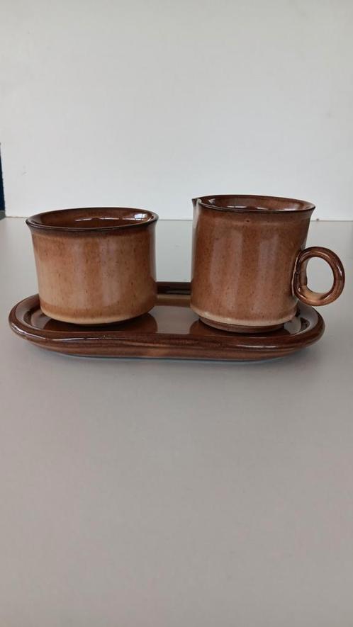 Vintage bruin suiker en melkstel op schotel., Antiek en Kunst, Antiek | Servies los, Ophalen of Verzenden