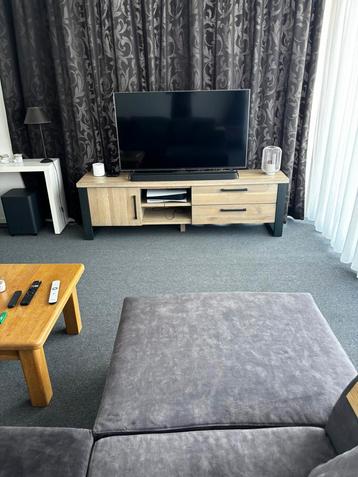 Eiken tv meubel beschikbaar voor biedingen