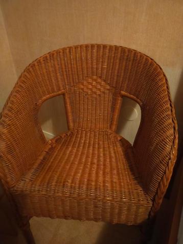 Twee rotan stoelen, gratis af te halen  beschikbaar voor biedingen