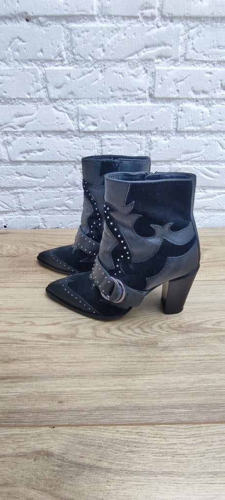 Enkellaarsjes Bronx maat 40, Ophalen of Verzenden, Tweedehands, Laarzen