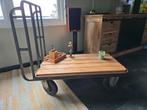 Industriele salontafel op wielen, Huis en Inrichting, Tafels | Salontafels, Ophalen, Overige materialen, 100 tot 150 cm, 50 tot 100 cm
