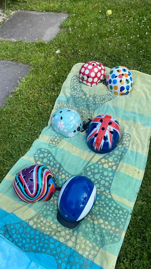 Nutcase helmen 4x en 2 andere, Kinderen en Baby's, Speelgoed | Buiten | Opblaasfiguren, Gebruikt, Ophalen