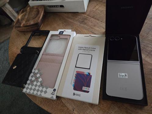 Samsung flip 6 256gb zilver met 3 hoesjes, Telecommunicatie, Mobiele telefoons | Samsung, Zo goed als nieuw, Galaxy Z Flip, 256 GB
