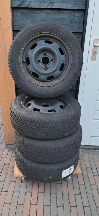 Velgen met winterbanden 4x100 voor o.a. VW / Seat / Audi beschikbaar voor biedingen