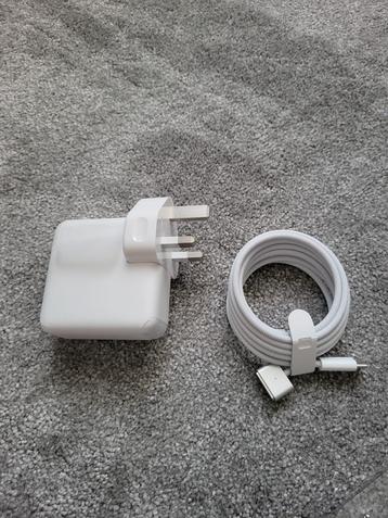 New: 70w usb-c socket, including apple charging cable.  beschikbaar voor biedingen