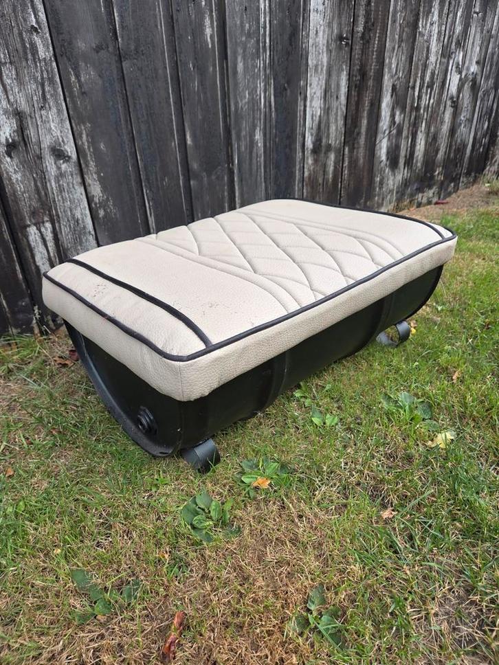 Voetenbankje / krukje van Jerrycan / olievat - Retro Stijl, Huis en Inrichting, Banken | Voetenbanken en Poefen, Gebruikt, Minder dan 50 cm