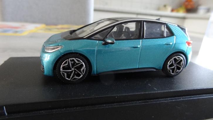 Model auto Volkswagen ID3 - 1:43 - plexiglas bescherming, Hobby en Vrije tijd, Modelauto's | 1:43, Zo goed als nieuw, Auto, Overige merken