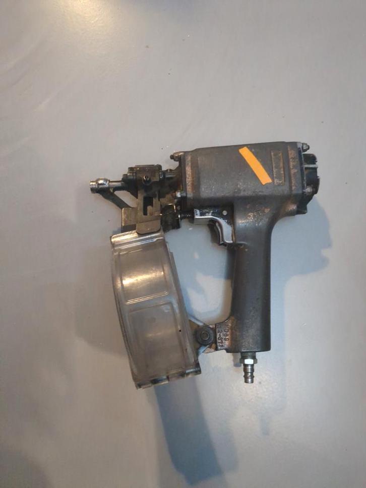 Spijkerpistool op cilinder - Recht!, Doe-het-zelf en Verbouw, Gereedschap | Overige machines, Ophalen of Verzenden
