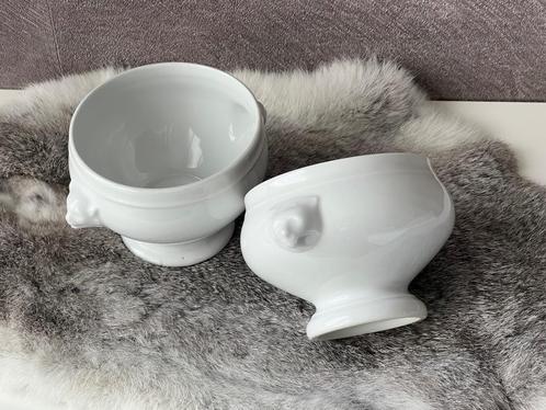 2 soepkommen met leeuwenkop wit, Huis en Inrichting, Keuken | Servies, Zo goed als nieuw, Kom(men), Overige stijlen, Porselein